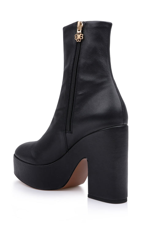 Clerae Amalia women's shoe in black, product view 2
